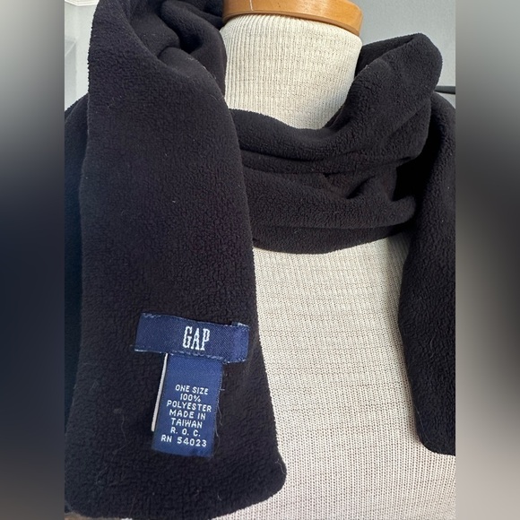 GAP black fleece scarf, unisex - Picture 3 of 11